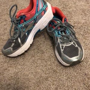 Brooks Ravenna 7 tennis shoe